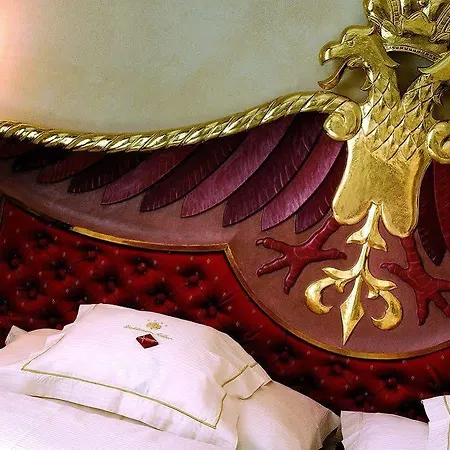 Cityhotel Goldener Adler ホテル キウーザ